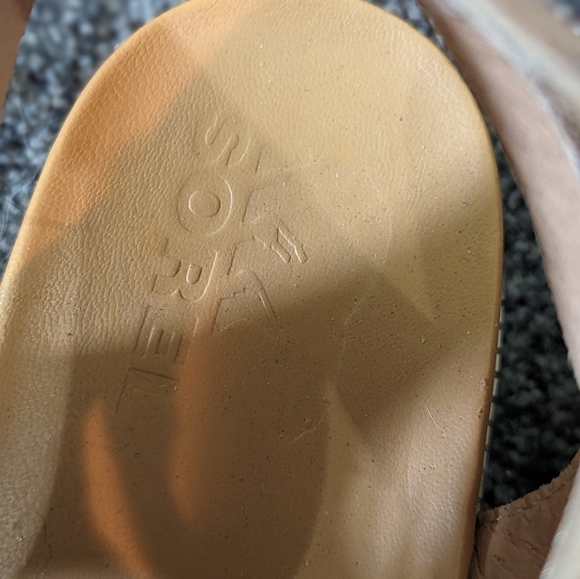 Sorel Roaming Strappy Sandal - Picture 2 of 7